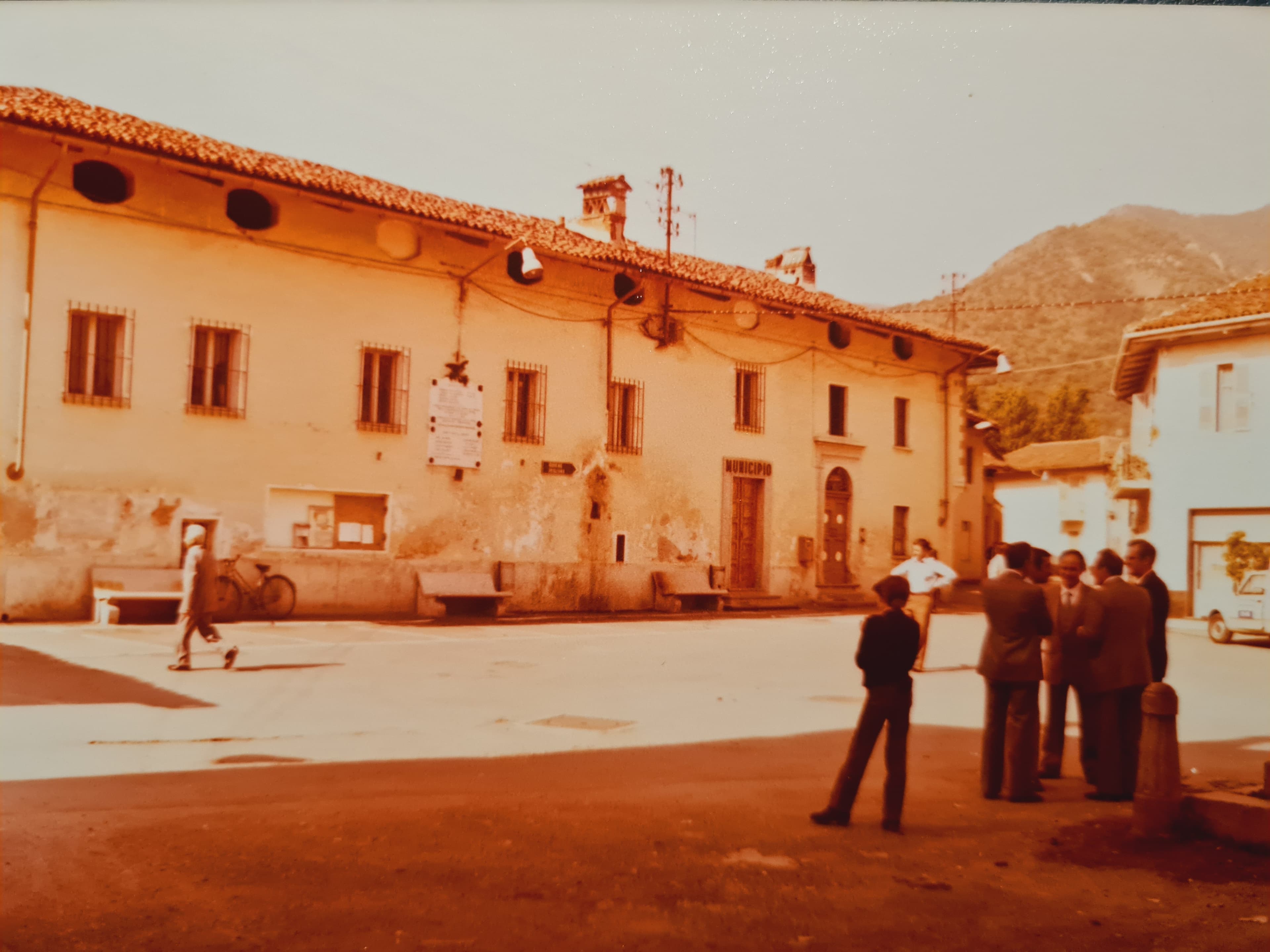 RUBRICA SCATTI DALLA MEMORIA: "Il vecchio Municipio e la sua Piazza"